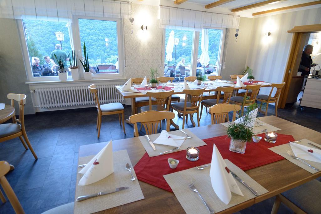 Hotel-Restaurant-Weingut Kapellenhof Klotten Eksteriør billede